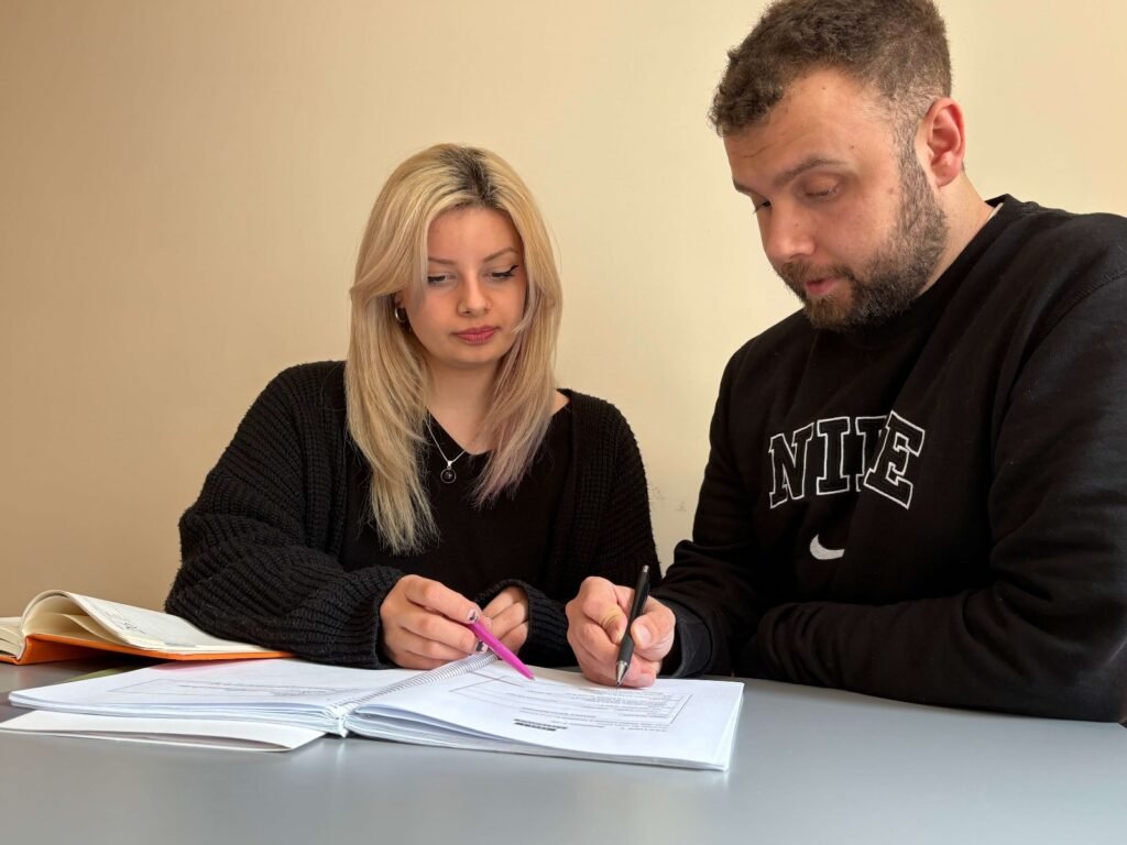 achieveuni-studying-together a student and an instructor studying IELTS together