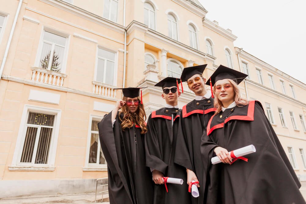 öğrenciler mezun oluyor